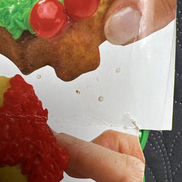 Create n Celebrate with Cupcakes Wreath Pull-a-Part Cupcake Mold Christmas  NEW! - Picture 12 of 14